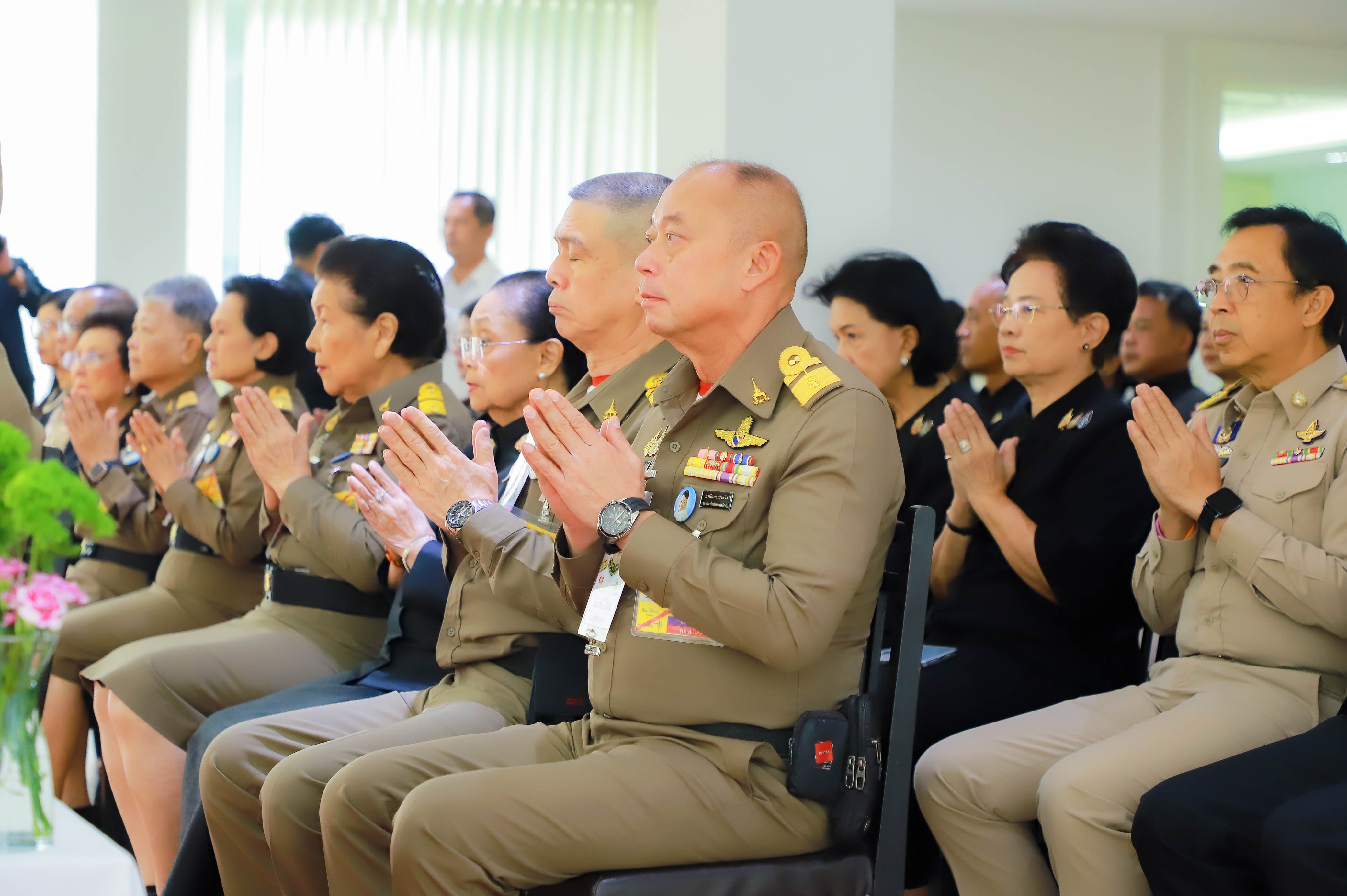 title - ส.ป.ก. เข้าร่วมพิธีเจริญพระพุทธมนต์บำเพ็ญพระราชกุศล ถวายความอาลัยแด่ สมเด็จพระนางเจ้าสิริกิติ์ พระบรมราชินีนาถ พระบรมราชชนนีพันปีหลวง และสมเด็จพระเจ้าลูกเธอ เจ้าฟ้าพัชรกิติยาภา นเรนทิราเทพยวดี กรมหลวงราชสาริณีสิริพัชร มหาวัชรราชธิดา
